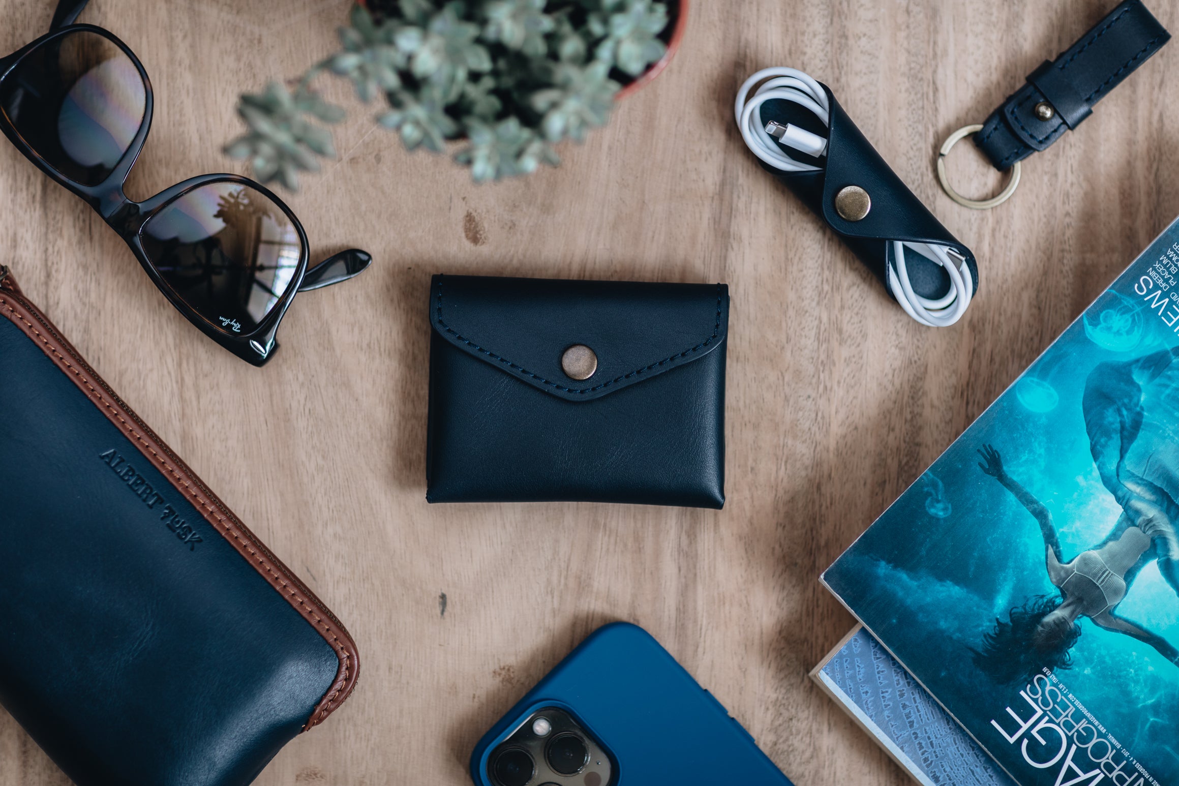 Buy ALLANSING Slim Card Holder Genuine Leather Wallet - Minimalist Pop up  Wallet for Men,RFID Blocking Metal mens wallet with Gift Box, BLACK,  Minimalist at Amazon.in