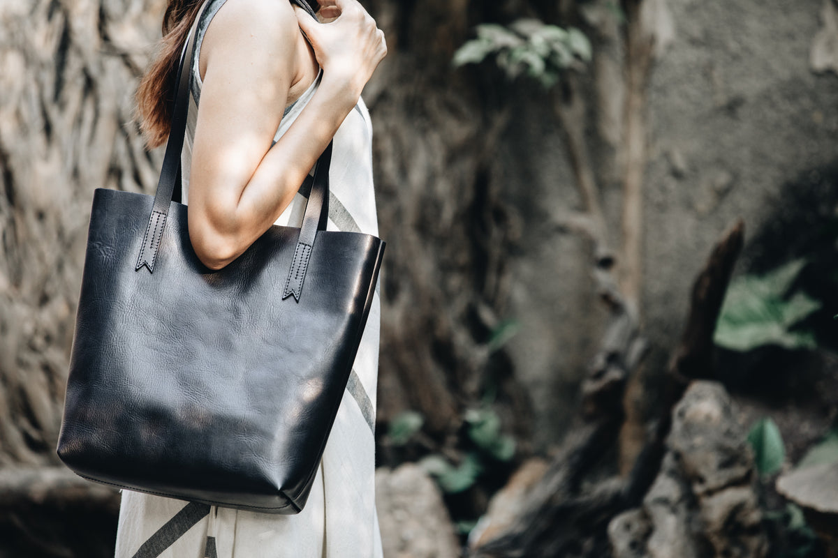 The Medium Tote | Black Leather Tote Bag | Albert Tusk Leather Goods Online