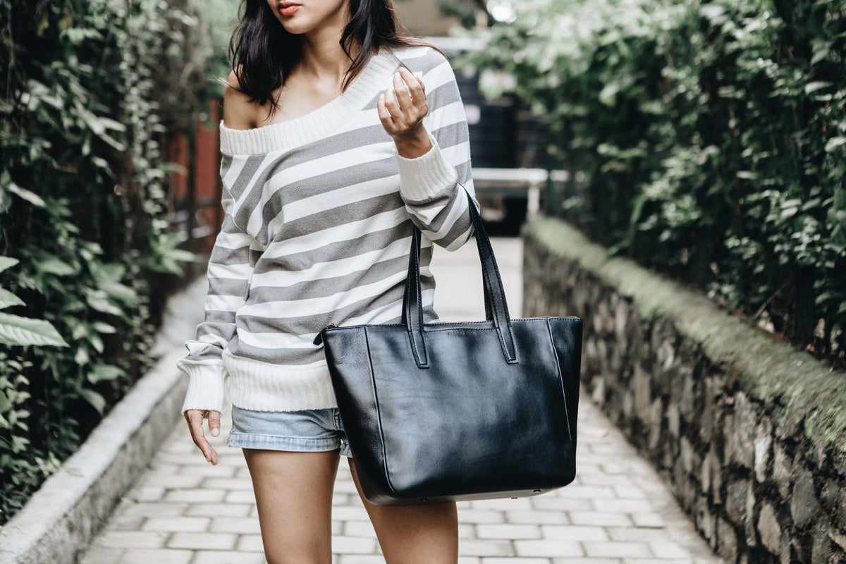 The Daily Zip-Tote | Black Leather Tote Bag | Albert Tusk Leather Goods Online