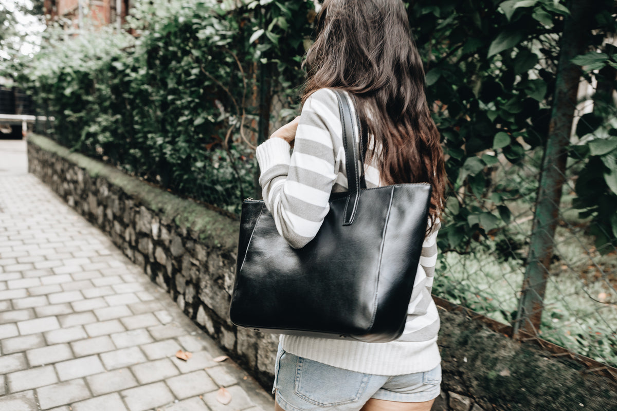 The Daily Zip-Tote | Black Leather Tote Bag | Albert Tusk Leather Goods Online