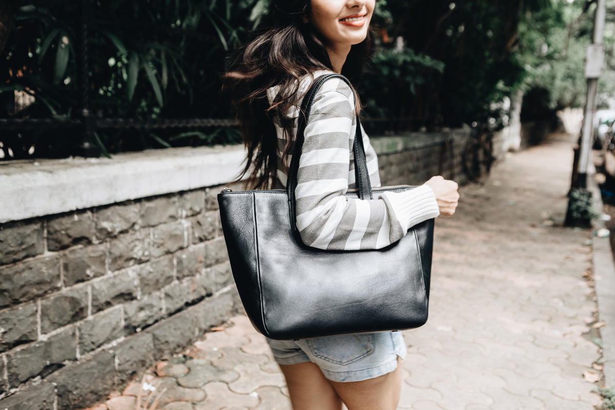 The Daily Zip-Tote | Black Leather Tote Bag | Albert Tusk Leather Goods Online