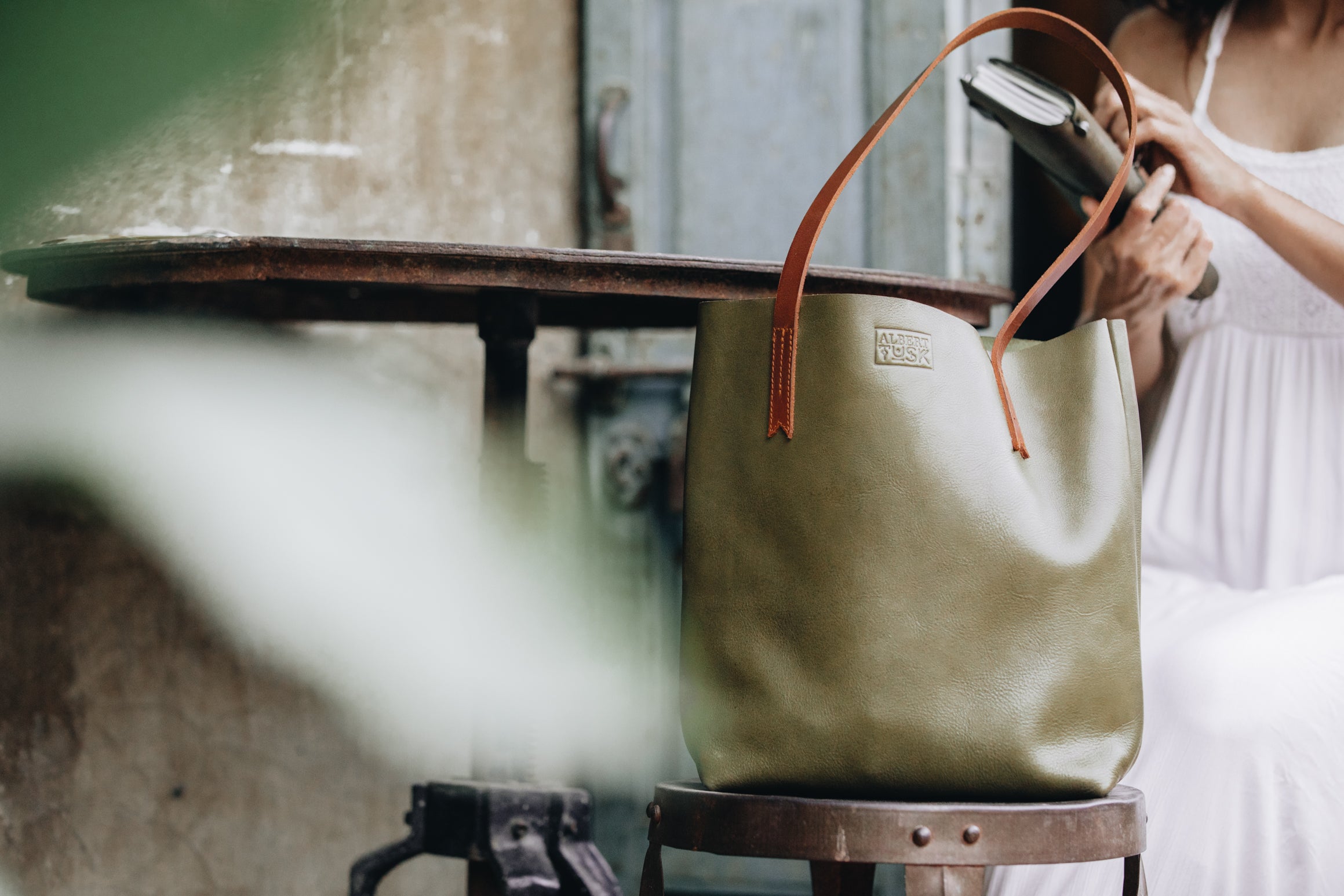 The Medium Tote | Green Leather Tote Bag | Albert Tusk Leather Goods Online