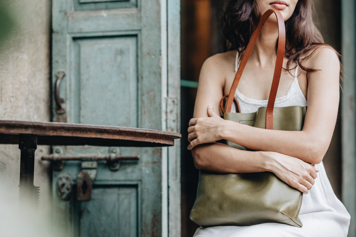The Medium Tote | Green Leather Tote Bag | Albert Tusk Leather Goods Online
