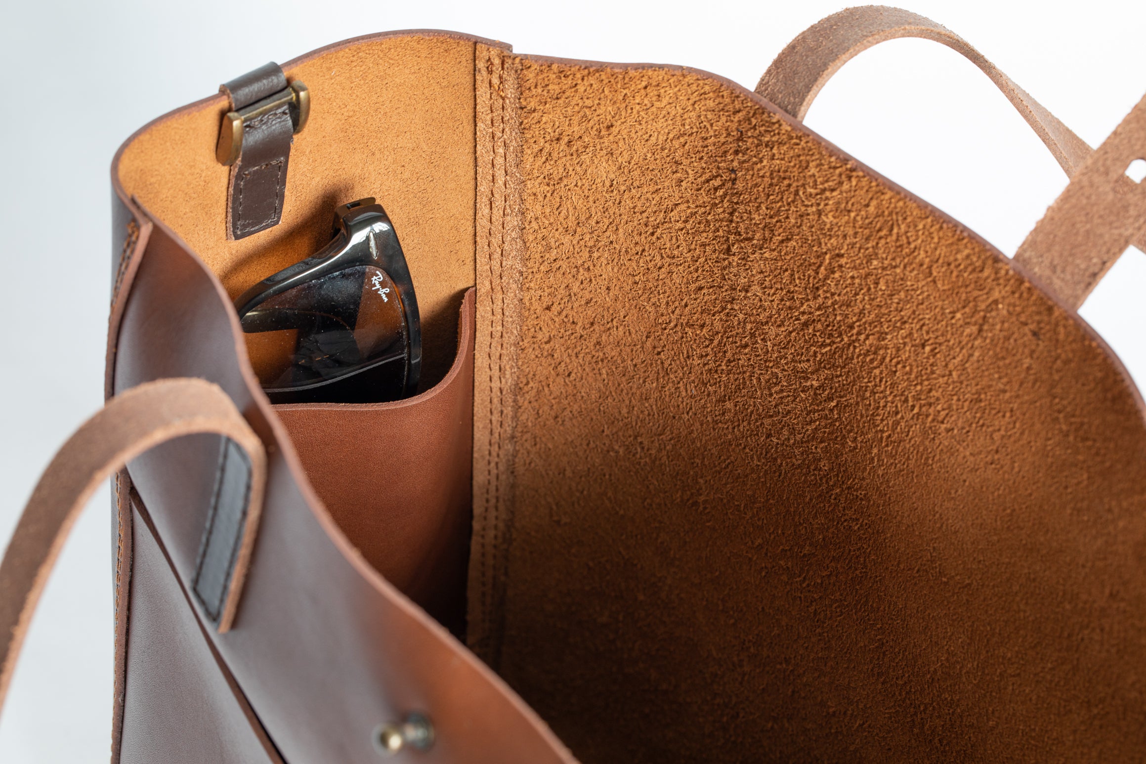 Leather tote deals with pockets